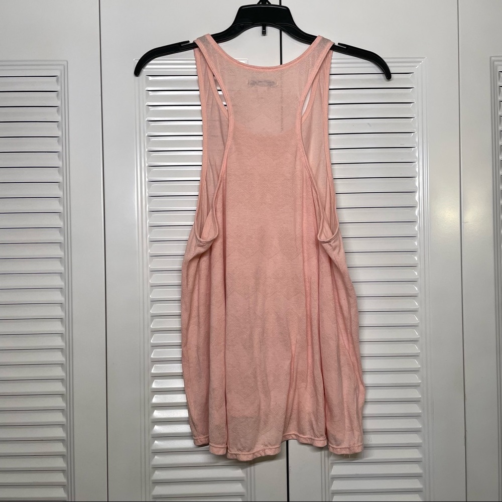π¦
AEO Tank - Picture 5 of 6